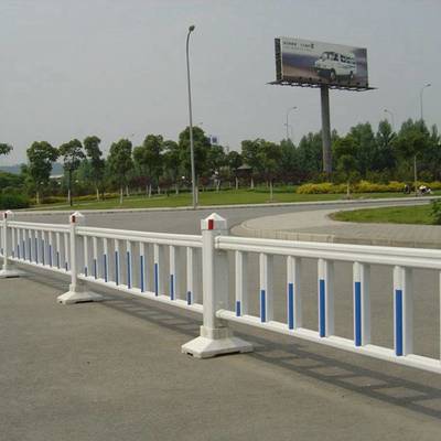 PVC塑鋼護(hù)欄的多功能應(yīng)用與視覺(jué)展示